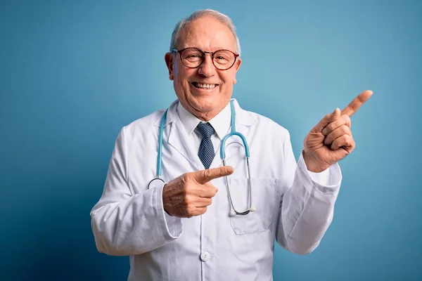 Senior Grey Haired Doctor Man Wearing Stethoscope Medical Coat Blue — Stock Photo, Image