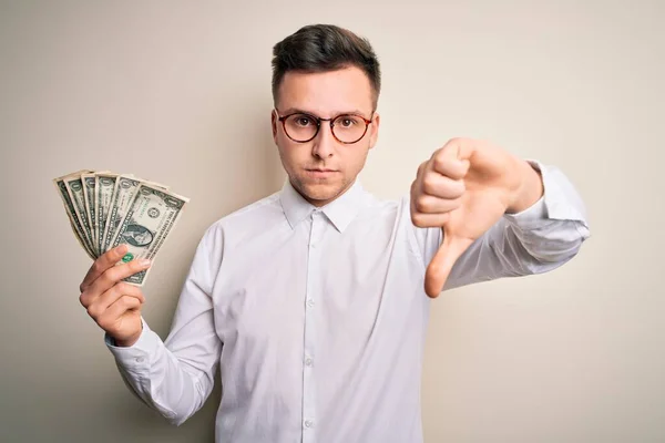 Jovem Bonito Homem Negócios Caucasiano Segurando Monte Notas Dólar Com — Fotografia de Stock