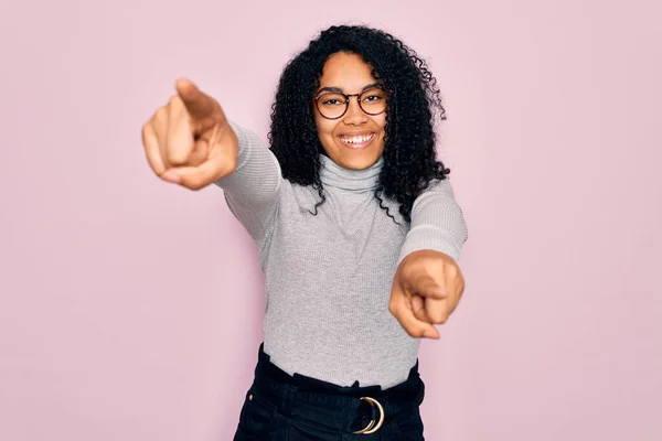 Young African American Woman Wearing Turtleneck Sweater Glasses Pink Background — Stock Photo, Image