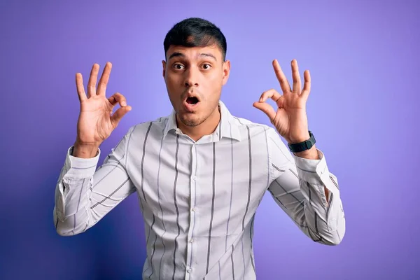 Homem Hispânico Bonito Jovem Vestindo Elegante Camisa Negócios Sobre Fundo — Fotografia de Stock