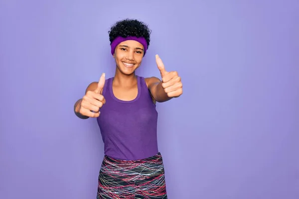 Mulher Afro Americana Africana Bonita Vestindo Sportswear Casual Sobre Fundo — Fotografia de Stock