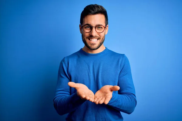 Young Handsome Man Beard Wearing Casual Sweater Glasses Blue Background — Stock Photo, Image