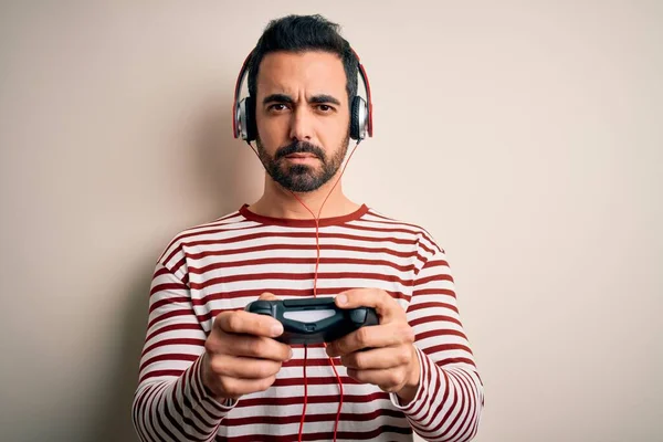 Jovem Jogador Bonito Homem Com Barba Jogando Videogame Usando Joystick — Fotografia de Stock