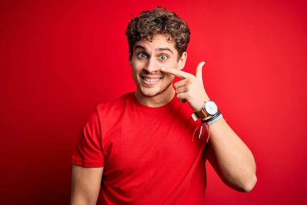 Jeune Homme Blond Beau Aux Cheveux Bouclés Portant Shirt Décontracté — Photo