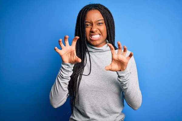 Jeune Femme Afro Américaine Debout Portant Col Roulé Décontracté Sur — Photo