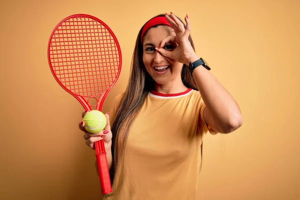 Mooie Brunette Sportvrouw Spelen Tennis Met Behulp Van Racket Bal — Stockfoto