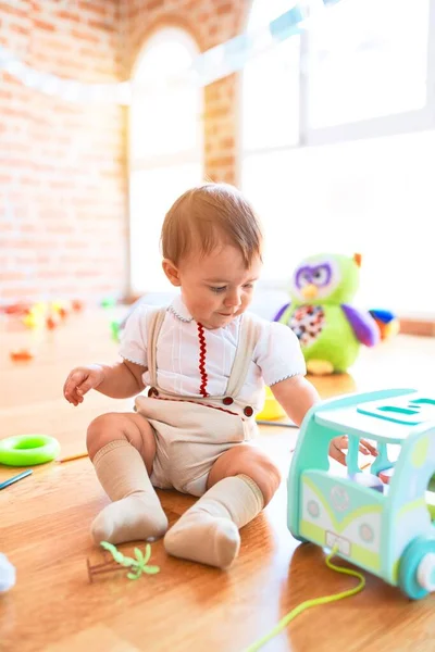 Entzückendes Kleinkind Spielt Kindergarten Jede Menge Spielzeug — Stockfoto