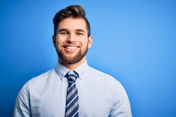 Jovem Empresário Loiro Com Barba Olhos Azuis Vestindo Camisa Elegante — Fotografia de Stock