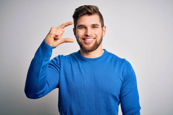 Giovane Bell Uomo Biondo Con Barba Gli Occhi Azzurri Che — Foto Stock