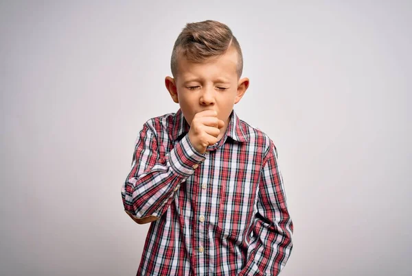 Junge Kleine Kaukasische Kinder Mit Blauen Augen Elegantem Hemd Das — Stockfoto