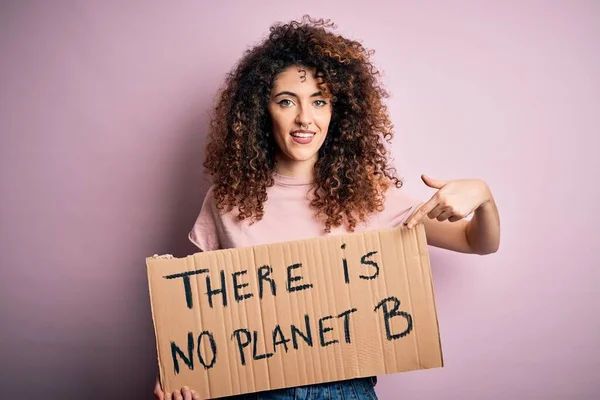 Young Beautiful Activist Woman Curly Hair Piercing Protesting Asking Change — Stock Photo, Image