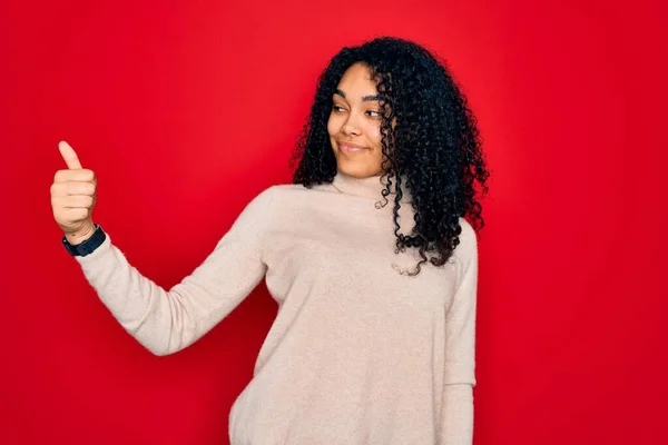 Jovem Afro Americana Encaracolado Mulher Vestindo Camisola Gola Alta Casual — Fotografia de Stock