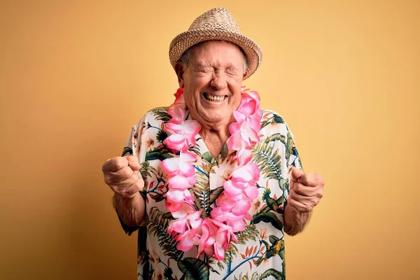 Grey Haired Senior Man Wearing Summer Hat Hawaiian Lei Yellow — Stock Photo, Image