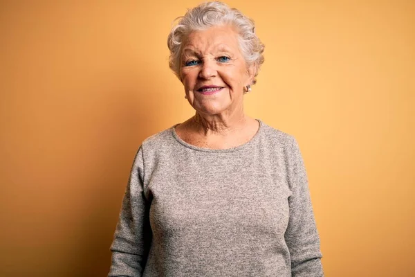 Senior Beautiful Woman Wearing Casual Shirt Standing Isolated Yellow Background — Stock Photo, Image