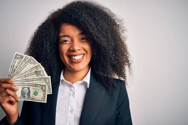 Junge Afrikanisch Amerikanische Geschäftsfrau Mit Afro Haaren Hält Bargeld Dollarnoten — Stockfoto