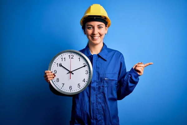 Beautiful Blonde Worker Woman Blue Eyes Wearing Security Helmet Holding — Stock Photo, Image