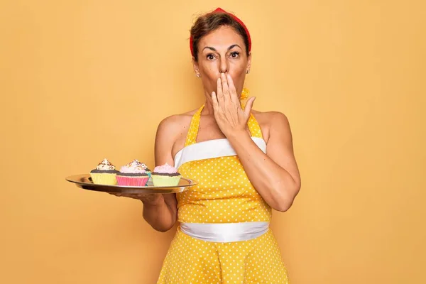 Edad Media Pin Mujer Con Estilo Los Años Vestido Retro — Foto de Stock