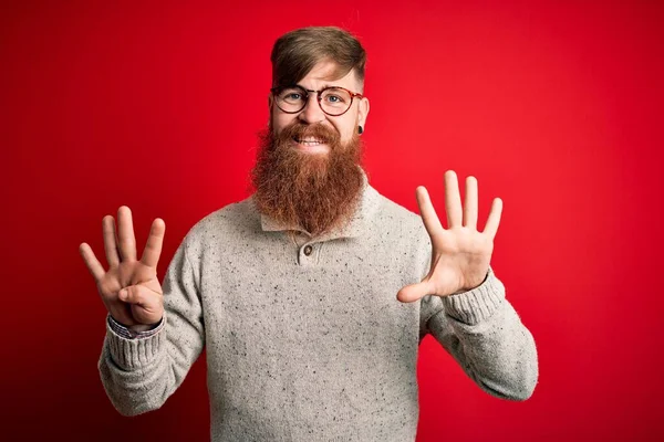 Guapo Irlandés Pelirrojo Con Barba Vistiendo Suéter Casual Gafas Sobre —  Fotos de Stock