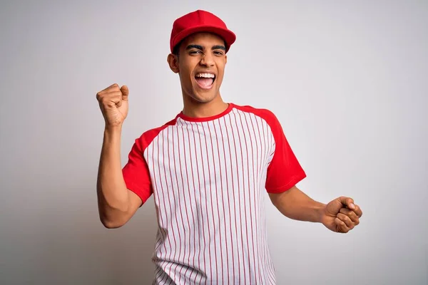 Jonge Knappe Afro Amerikaanse Sportman Draagt Gestreepte Baseball Shirt Pet — Stockfoto