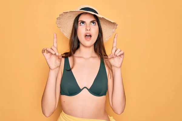 Joven Hermosa Chica Con Traje Baño Bikini Sombrero Sol Verano —  Fotos de Stock