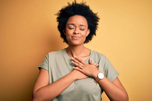 Jovem Mulher Afro Afro Afro Afro Bonita Afro Com Cabelo — Fotografia de Stock