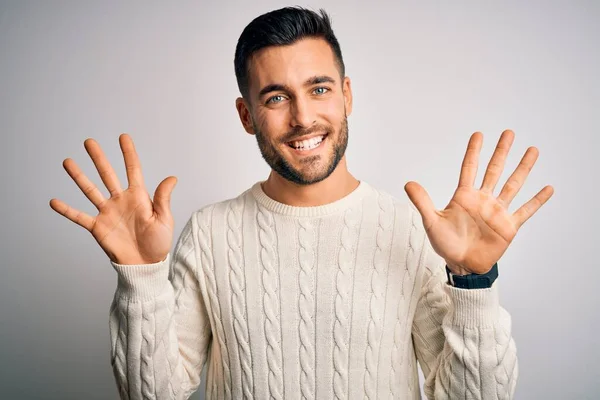 Jeune Homme Beau Portant Pull Décontracté Debout Sur Fond Blanc — Photo