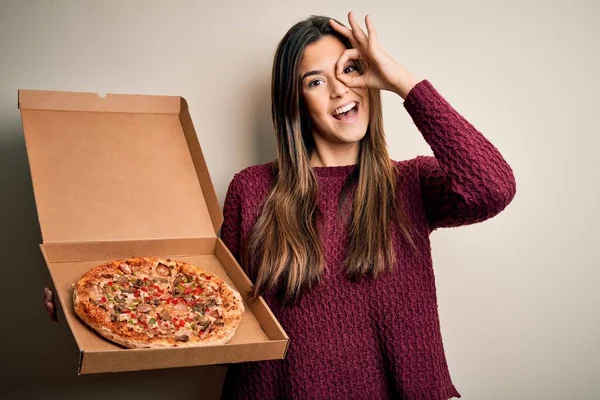 Menina Bonita Jovem Segurando Caixa Entrega Com Pizza Italiana Sobre — Fotografia de Stock