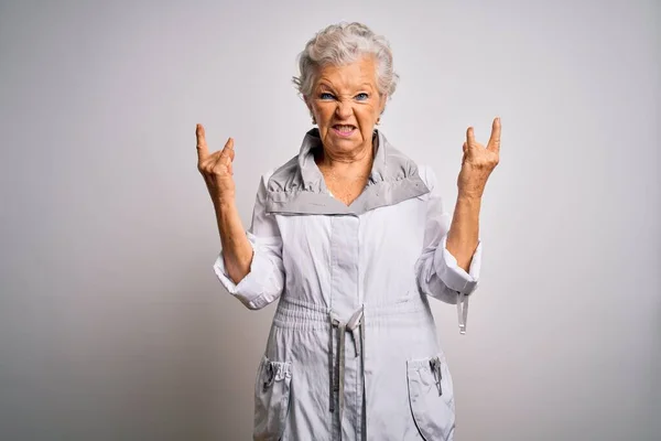 Senior Hermosa Mujer Pelo Gris Con Chaqueta Casual Pie Sobre —  Fotos de Stock