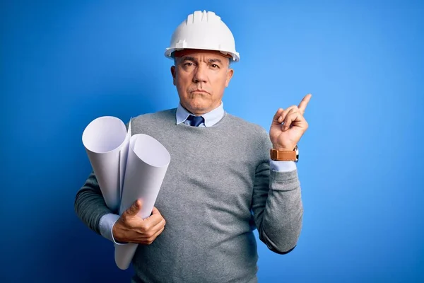 Meia Idade Bonito Arquiteto Cabelos Grisalhos Homem Vestindo Capacete Segurança — Fotografia de Stock