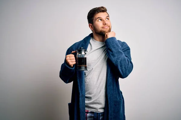 Joven Hombre Rubio Con Barba Ojos Azules Usando Pijama Haciendo — Foto de Stock