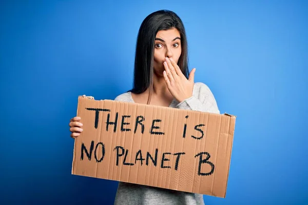 Jovem Bela Ativista Morena Segurando Banner Protestando Para Cuidar Planeta — Fotografia de Stock