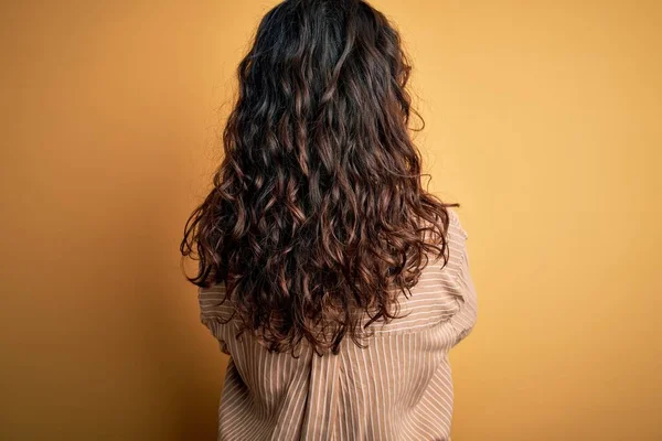 Hermosa Mujer Con Pelo Rizado Con Camisa Rayas Gafas Sobre — Foto de Stock