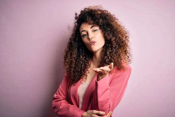 Young Beautiful Businesswoman Curly Hair Piercing Wearing Elegant Jacket Looking — Stock Photo, Image