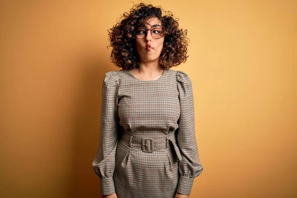 Beautiful Arab Business Woman Wearing Dress Glasses Standing Yellow Background — Stock Photo, Image