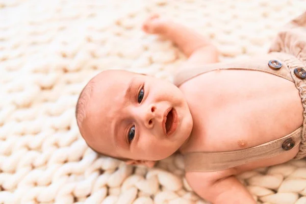 Adorable Baby Lying Blanket Sofa Home Newborn Crying Screaming — Stock Photo, Image