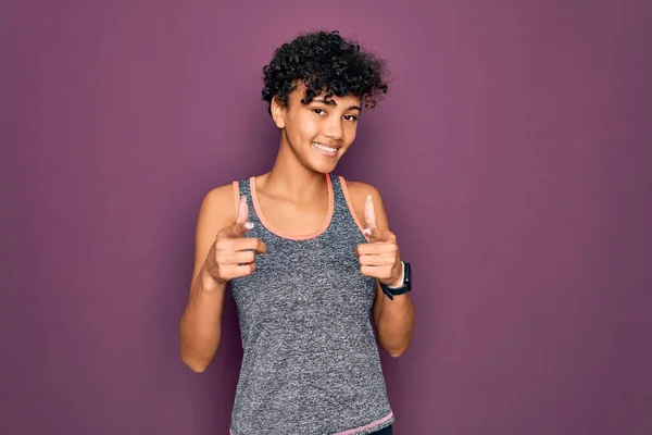 Jovem Bela Afro Americana Africana Esportista Fazendo Exercício Usando Sportswear — Fotografia de Stock