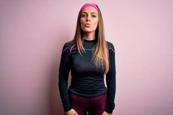 Mladá Blondýnka Fitness Žena Sobě Sportovní Cvičení Oblečení Izolovaném Pozadí — Stock fotografie