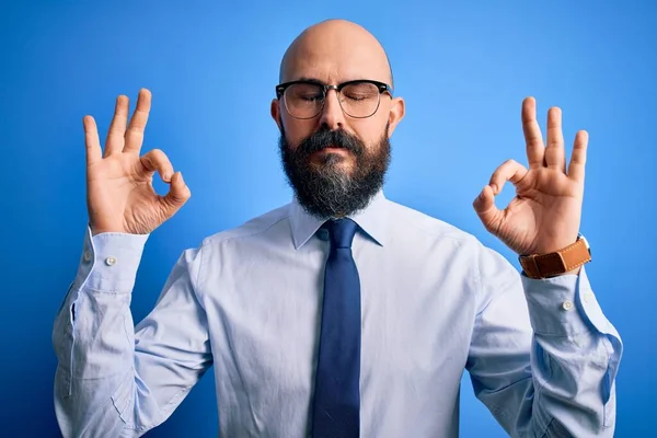 Bonito Homem Careca Negócios Com Barba Vestindo Gravata Elegante Óculos — Fotografia de Stock