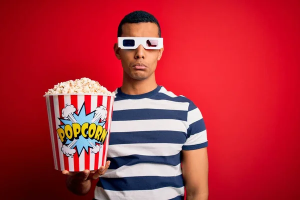 Mladý Pohledný Africký Američan Který Dívá Film Brýlemi Popcorny Depresi — Stock fotografie