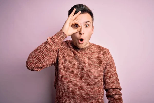 Homem Branco Bonito Jovem Vestindo Camisola Inverno Casual Sobre Fundo — Fotografia de Stock