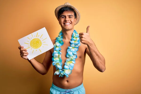 Turista Hombre Vacaciones Con Trajes Baño Flores Lei Hawaiano Sosteniendo — Foto de Stock