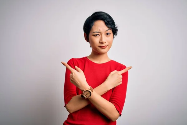 Jong Mooi Aziatisch Meisje Dragen Casual Rood Shirt Staande Geïsoleerde — Stockfoto