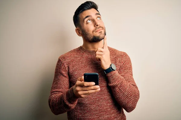 Giovane Bell Uomo Che Conversazione Utilizzando Smartphone Sfondo Bianco Faccia — Foto Stock