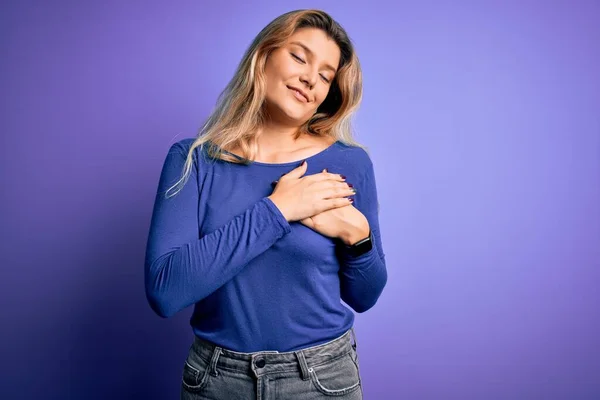 Young Beautiful Blonde Woman Wearing Casual Shirt Isolated Purple Background — Stock Photo, Image