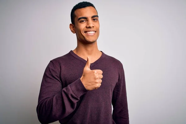 Jovem Homem Afro Americano Bonito Vestindo Camisola Casual Sobre Fundo — Fotografia de Stock