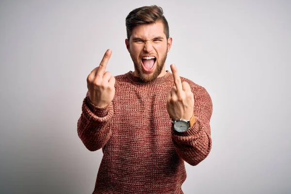 Joven Hombre Rubio Con Barba Ojos Azules Vistiendo Suéter Casual —  Fotos de Stock