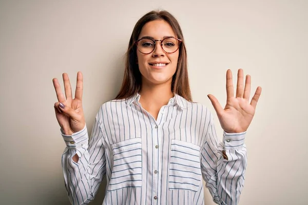 Junge Schöne Brünette Frau Trägt Lässiges Hemd Und Brille Über — Stockfoto