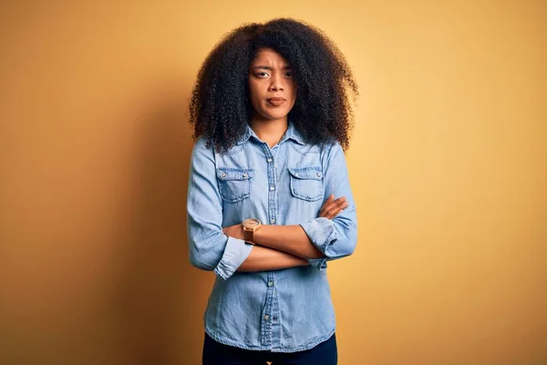 Young Beautiful African American Woman Afro Hair Standing Yellow Isolated — Stock Photo, Image