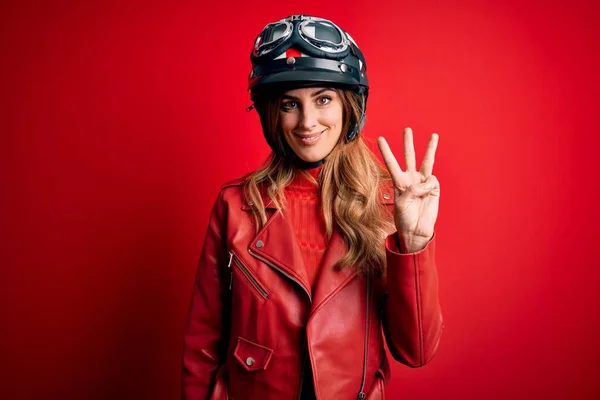 Jeune Belle Brunette Motrocycliste Femme Portant Casque Moto Sur Fond — Photo