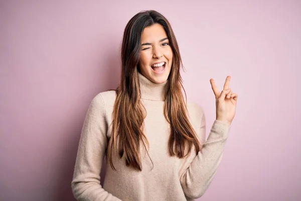 Giovane Bella Ragazza Indossa Casual Maglione Dolcevita Piedi Sopra Isolato — Foto Stock